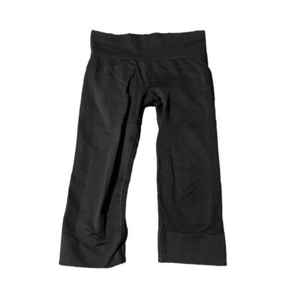 Lululemon Athletica Cropped Black Yoga Essential Leggings EUC
